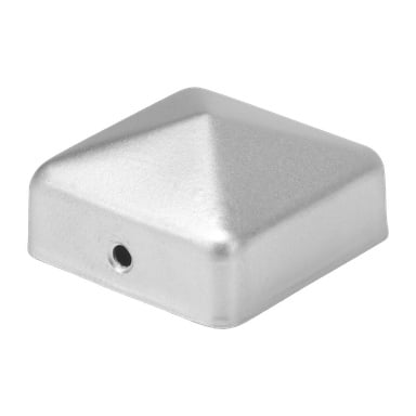 Et hardt hode med en sølv, pyramideformet metallform, avrundede kanter og et lite sirkulært hull på den ene siden.