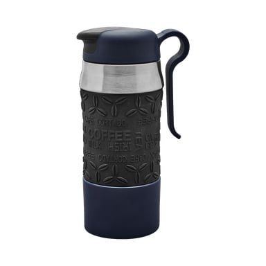 En mörkblå och svart Kayoba Thermos-mugg med texturerat grepp, rostfri stålaccent, böjt handtag och präglad kaffeinspirerad text. Den har ett säkert lock med en drickspip.