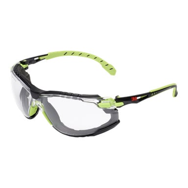 Die 3M Safety Glasses Solus Soft 1000 haben klare Gläser, verstellbare Arme in Grün und Schwarz, durchsichtige Seitenschilde und ein kleines rotes 3M-Logo am Bügel. Entwickelt für zuverlässigen Augenschutz in verschiedenen industriellen oder Laborumgebungen.