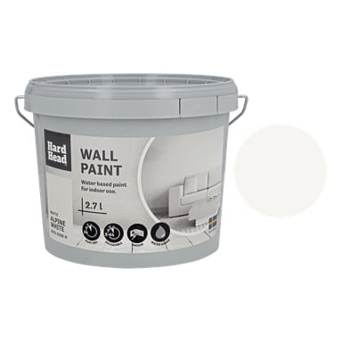 Harmaa muovinen 2,7 litran Hard Head Wall -maali, jossa on merkitty Alpine White, vesipohjainen ja mattapintainen, näyttää olohuoneen kuvan etupuolella ja lukee Ruotsissa valmistetun sisäseinille.