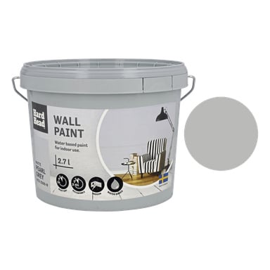 Harmaa muovinen Hard Head Wall -maalin purkki, jossa lukee PEARL GREY, näyttää raidallisesta tuolista ja lampusta, joka on vesipohjainen, sisäkäyttöön, ja 2,7L, harmaalla värinäytellä oikealla.