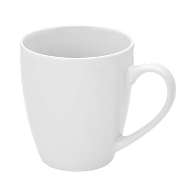 Et enkelt hvitt keramikk-Menuett-krus med buet håndtak, vist tomt. Bildet er tatt fra en svak vinkel, og viser både side- og toppkanten.
