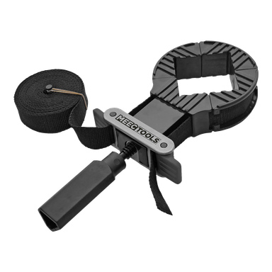 regulowana zaciska ramy firmy Meec Tools zawiera metalową płytkę z oznaczeniami oraz nylonowy pasek, częściowo zwinięty i umocowany gumką.