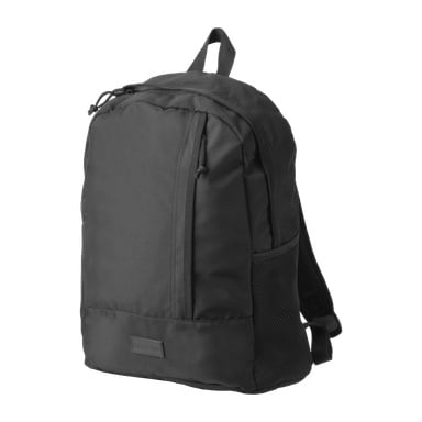 Der Kayoba-Rucksack ist ein schwarzer Rucksack mit einem einfachen, praktischen Design. Er verfügt über einen oberen Griff, gepolsterte Schulterträger, eine vordere Reißverschlusstasche und eine Mesh-Tasche an der Seite.