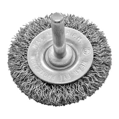 Et nærbilde av en Meec Tools Disc-børste fremhever dens vridde metallbust og sentrale monteringsaksel, med inngraverte sikkerhets- og turtallsdetaljer synlige på metallbasen.