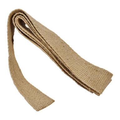 Ett ringlande band av tjockt, texturerat juteband från Hard Head, vävt i ljusbrunt med synliga fibrer. Båda ändarna av bandet är prydligt avklippta rakt över.