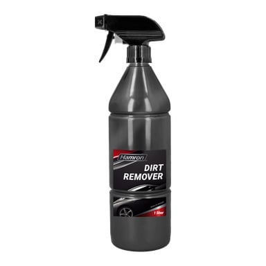 En svart 1-liters sprayflaska med en Hamron Alkaline Degreaser Dirt Remover-etikett, med en röd och svart design, en bild av en bil och frasen "Made in Sweden".