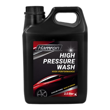 En svart 2,5-liters Hamron High Pressure Shampoo Alkaline Power-beholder med en rød sportsbil på etiketten. Teksten på etiketten inkluderer High Performance, Alkaline Power og Made in Sweden.