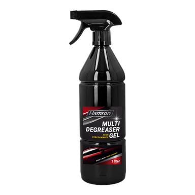 En svart sprayflaska märkt Hamron Degreaser Multi degreaser gel, vilket visar att den är tillverkad i Sverige, lämplig för både spray- och tvättapplikationer, och rymmer 1 liter.