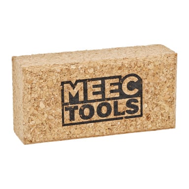 Ett rektangulärt slipblock från Meec Tools med en grov korkliknande yta och varumärket visat i svart på ena sidan.