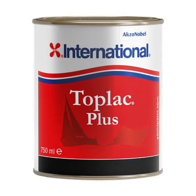En 750 ml burk Toplack Plus båtfärg från International, designad i rött och vitt med blå och röda vågdetaljer, med AkzoNobel-varumärke och en bild av en segelbåt.