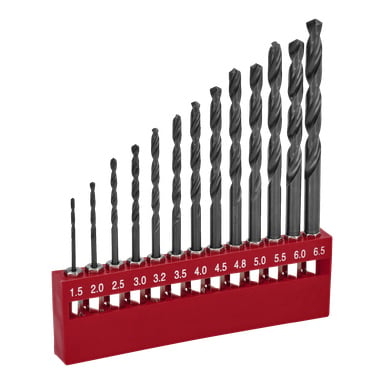 Zestaw wiertł Meec Tools zawiera 13 wierteł do metalu o różnych rozmiarach, umieszczonych w czerwonym uchwycie, z każdym szczelinem oznaczonym od 1,5 do 6,5 w krokach 0,5, ułożonych od lewej do prawej wraz ze wzrostem rozmiaru.