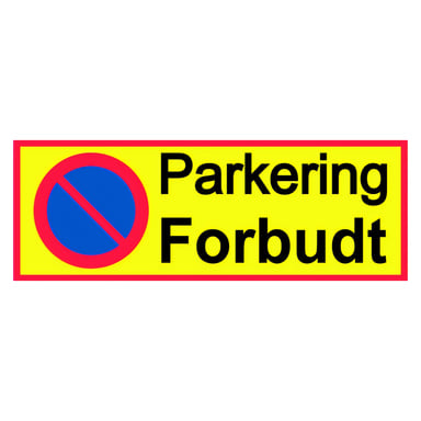Et rektangulært gult parkeringsskilt fra Dekalstajling har en rød kant, en blå sirkel krysset av en rød diagonal linje, og fet svart tekst med teksten «Parkering Forbudt», noe som betyr at parkering ikke er tillatt.
