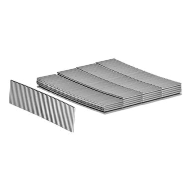 En låda märkt Meec Tools "Pins for staple gun 1000 pack" visas. Flera rader av silverhäftklamrar är uppradade i ordnad ordning, med en rad upprätt framför de andra.