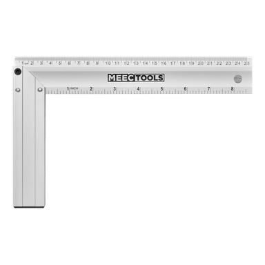 En metall Meec Tools prøver å vise kvadrat som viser både metriske og imperiale enheter. Merkelogoen vises på den horisontale armen, skalert til 25 cm eller 10 tommer, mens den vertikale armen er merket opp til 15 cm eller 6 tommer.