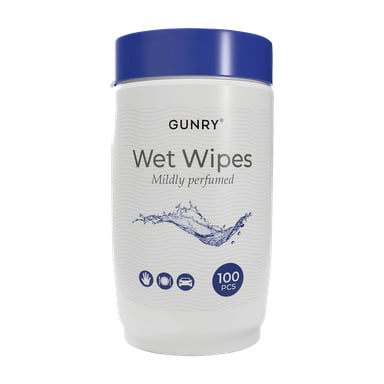 En behållare med Gunry våtservetter 100-pack med blått lock. Etiketten innehåller texten Mildly parfymized, har vattenstänkkonst och visar ikoner för hand, tallrik och bil. Det står att det finns 100 våtservetter.