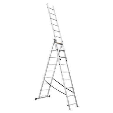 Ustawiona jest i otwierana jest drabina Hard Head Combination z stopniami 3x9, wykonana ze srebrnego aluminium. Zawiera regulowaną wysokość, stabilizujące stopy, czarne paski podtrzymujące oraz kilka szczebli do wspinaczki.