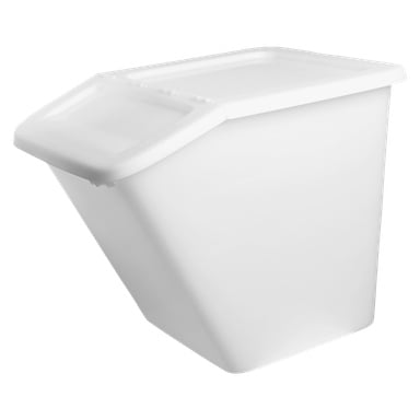 Białe plastikowe pudełko do przechowywania Hard Head Stackable z zawiasową pokrywą jest ustawione pod kątem. Jego konstrukcja charakteryzuje się szerokim górnym dachem zwężającym się u podstawy, co czyni go odpowiednim do przechowywania masowych przedmiotów, takich jak karma dla zwierząt czy suche produkty.