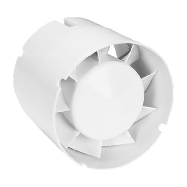 Anslut rörfläkt – en cylindrisk, vit inline-fläkt med lutande blad runt en central nav, avsedd för användning i ventilationssystem. Bilden fångar fläkten i en vinkel och avslöjar dess sidor och framsida.