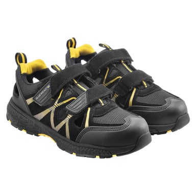 Ein Paar Bluewear Hampton Safety Sandals in Schwarz und Gelb mit Velcro-Riemen, Netzdetails, verstärkten Zehenkappen, strukturierten Sohlen und Seitenbranding sind nebeneinander zu sehen.