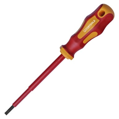Eristetty Meec Tools -ruuvimeisseli, jossa on punakeltainen litteä kärki, mukaan lukien eristetty kahva ja varsi.