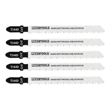 Fem identiska Meec Tools Jigsaw Blade från en 5-pack, märkta T144D och CV, designade för att skära hårt eller mjukt trä, OSB och plywood, är staplade horisontellt.