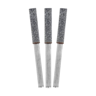 Zestaw trzech identycznych tarcz Dremel do łańcuchów pił, sprzedawanych razem jako 3-pack, każdy z szarą głowicą ścierną i przezroczystą rączką, ustawiony pionowo w rzędzie.
