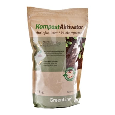 En 1,5 kg GreenLine Compost activator-påse med beige förpackning, gröna och bruna detaljer, samt texten Compost Activator och instruktioner illustrerade för kompostaktivering.