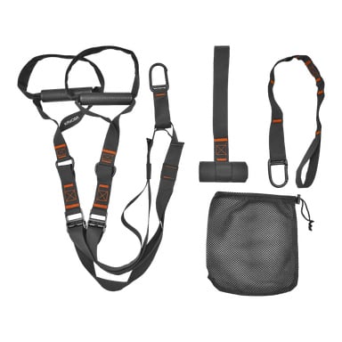 Kayoba-träningsband med handtag, karbinhakar och justerbara öglor är placerade tillsammans med en nätpåse och en ankarrem. Allt är svart markerat med orange sömmar.