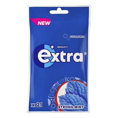 En blå återförslutningsbar påse med Extra stark sockerfri minttuggummi, med bilder av myntablad och text som står NY, x21 och SOCKERFRI på förpackningen.