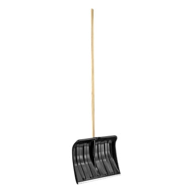Hard Head Snow Shovel har ett långt trähandtag och en bred svart plastscoop förstärkt med upphöjda ribbor. Framsidan av skopan har ett platt metallblad utformat för effektiv skrapning.