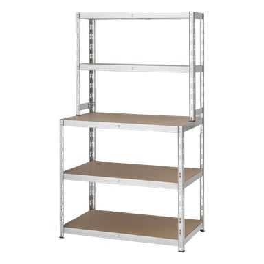 Hard Head Storage-hyllan med arbetsbänk är en fristående hylla med en silverfärgad metallram och fyra ljusbruna hyllor av spånskiva. Enheten är obebodd.
