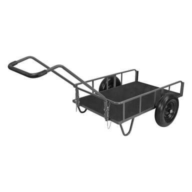 Hard Head Transport-trolleyen har en robust metallramme, en flat plattform for lasting, sideskinner, to store gummihjul, kjeder i forre hjørner og et lett å gripe i håndtaket.