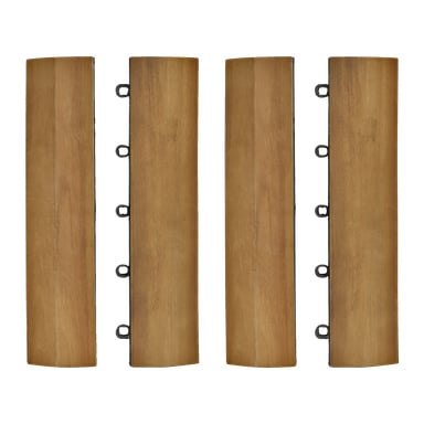 Cztery utwory "Edge for floor tiles" autorstwa Hard Head są pokazane pionowo w rzędzie. Każdy prostokątny element ma cztery metalowe pierścienie równomiernie rozmieszczone po jednej stronie.
