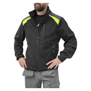 En man poserar med händerna i sidorna, klädd i Bluewear Men's Softshell-jackan Simon. Jackan har neongula och grå detaljer på axlarna, tre fickor med dragkedja och bärs över en svart skjorta med grå cargobyxor.