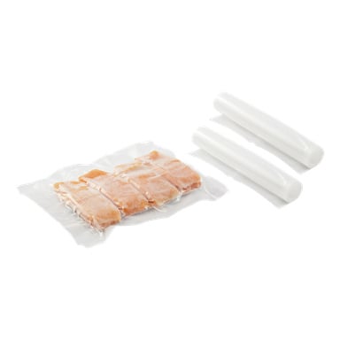 Två oanvända Bright Food Sealer Rolls (2-pack) ligger bredvid vakuumförpackade råa laxbitar i en genomskinlig plastpåse.