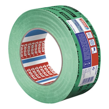 En grön rulle tesa Sealing tape Professional 60077 står upprätt och visar produktdetaljer och logotyper både på den inre etiketten och på den yttre ytan. Bandet verkar oanvänt.