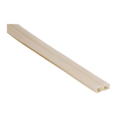 En närbild av Hard Head Sealing Strip O 2-paketet, som visar en beige plastextrudering med två parallella spår längs dess längd.