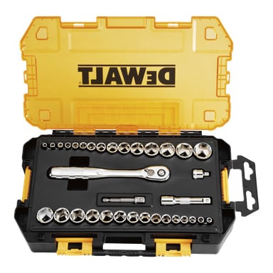 Ett 34-delat DeWalt-hylsnyckelset visade i ett gult och svart plastfodral, med spärrhjul, hylsförlängning, adapter och hylsor prydligt arrangerade i gjutna spår.
