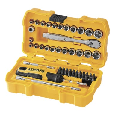Ett gult DeWalt Box Spanner Set DWMT81610-0 innehållande 50 olika verktyg, såsom spärrhjul, flera hylsor med flera hylsor, skruvmejsel med utbytbara bitar, förlängningsstänger och andra komponenter, allt prydligt arrangerat i specialgjutna fack.