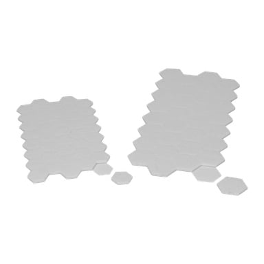 Två set Hard Head Furniture Pads (72-pack) gjorda av vita papphexagoner visas i sammanlänkade rader, där det ena set märkbart är större än det andra. Två enkla möbelplattor är placerade i närheten.