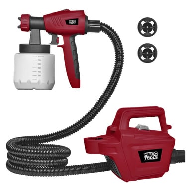 En röd Meec Tools spraypistol med avtryckarhandtag, avtagbar färgbehållare, flexibel slang, huvudmotorenhet märkt med namnet Meec Tools och två runda munstycken.