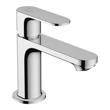 Hans Grohe Rebris S 80 CoolStart bassängblandarkran visas med en slank kromfinish, enkel platt spak och cylindrisk bas. Handtaget visar varma och kalla markörer, vilket framhäver dess minimalistiska och moderna design.