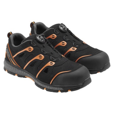 Ett par Berkley säkerhetssandaler från Bluewear Pro Workwear med svarta överdelar, orange detaljer, svarta nätsektioner, förstärkta tåhattar och ett justerbart snörsystem.
