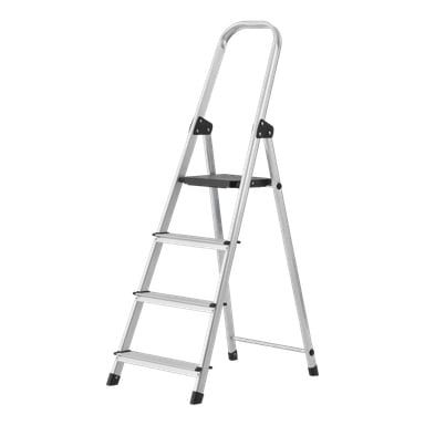 Hard Head Step Ladder är en silverfärgad fällstege med fyra steg, utrustad med svarta halksäkra fötter och ett övre räcke. En liten svart plattform finns strax under toppen.