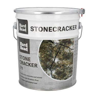 En förseglad vit metallhink med handtag, märkt "Stonecracker" av Hard Head och dekorerad med spruckna stenbilder på etiketten; avsedd för användning vid stenbrott, stenbrott eller betong.