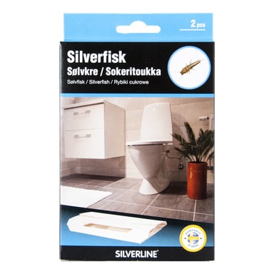 En låda med Silverline Silverfish fälla 2-pack visades framför en badrumsscen med toalett, handfatsskåp och växt, tillsammans med en närbild av en silverfisk-insekt. Förpackningen innehåller olika textdetaljer.