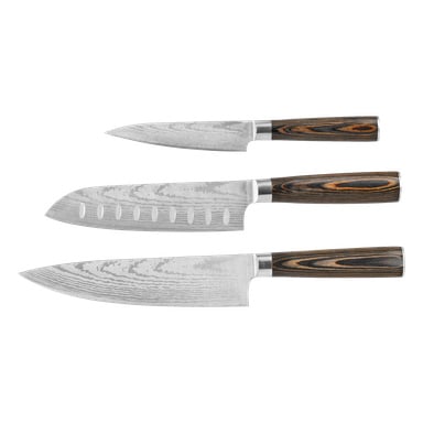 Tre knivar från Menuett Knife Set 3 Pieces är uppradade horisontellt. Bladen är gjorda av damaskusstål och visar upp sina karakteristiska träådringsmönster, och varje handtag är polerat trä med kontrasterande mörka och ljusa strimmor.
