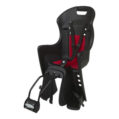 Ett svart plastcykelsutdel för barn med röd dyna, designad med ett högt ryggstöd, säkerhetssele, justerbara remmar, fotstöd och monteringsfästen för säker fäste på cykeln.