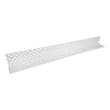 En vit 90-graders hörnpärla av plast eller metall, med jämnt fördelade cirkulära hål längs hela sin längd, avsedd att stärka och snyggt avsluta gipsväggshörn.